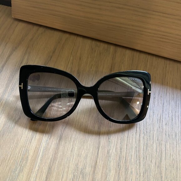 Tom Ford black sunglasses Gianna-02 TF609 main image 5